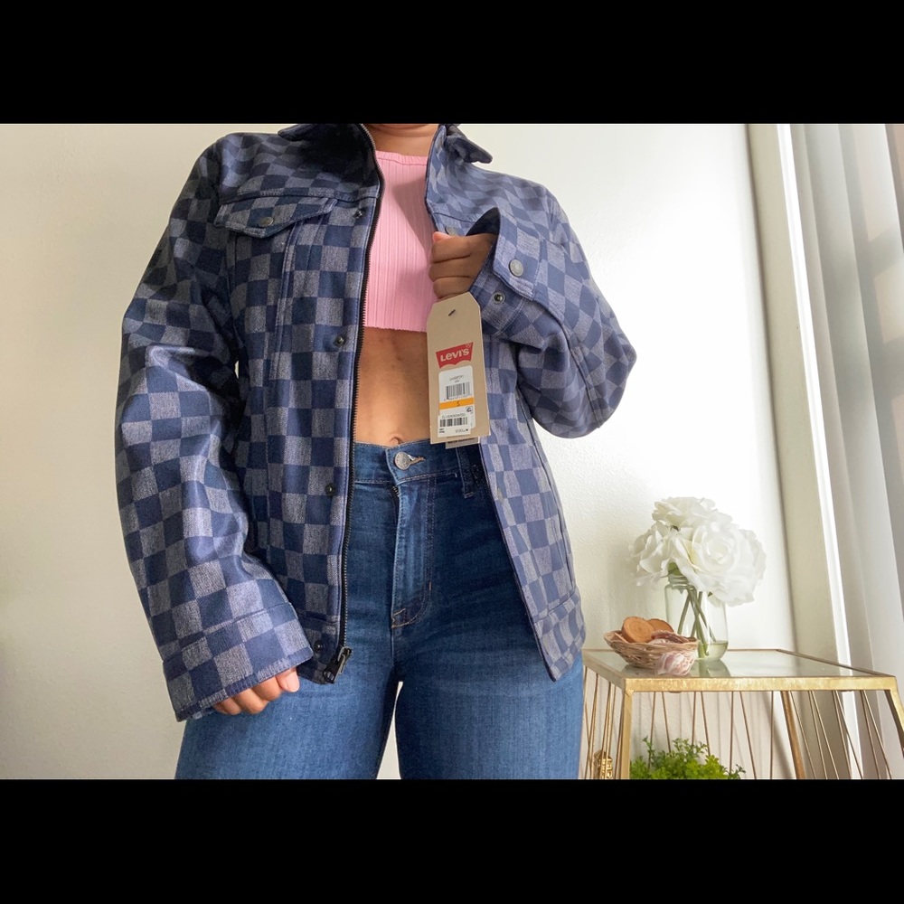 LEVI’s CHECKERED SOFT SHELL TRUCKER JACKET